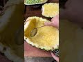 Mấy chị thấy trái thơm nào khổng lồ như vầy chưa? Mần cơm trái thơm với e nha