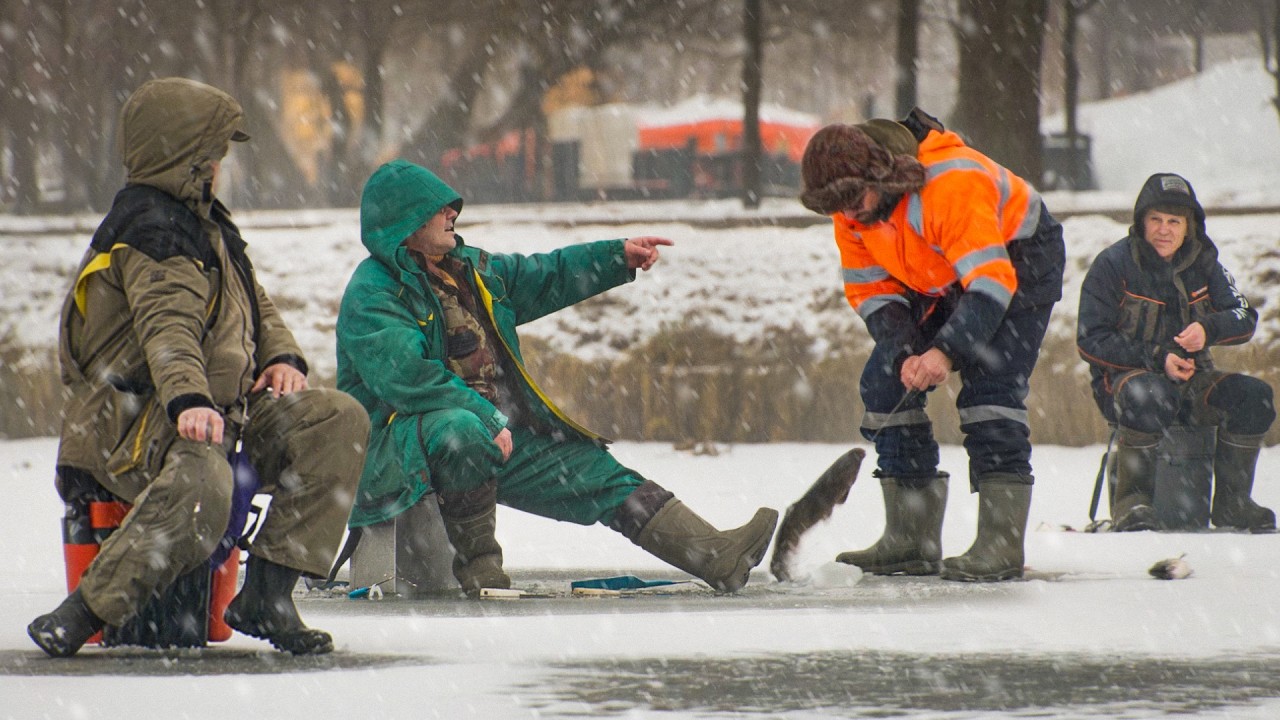 Двух КАРПОВ на БЕНЗИН!!! Первый раз на рыбалке и сразу такая удача!! Никто не верил, но он смог!
