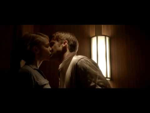 Drive (Kiss scene elevator - Ryan Gosling)