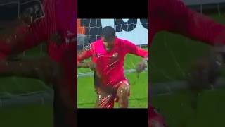 Players vs Pitch + Him 💀