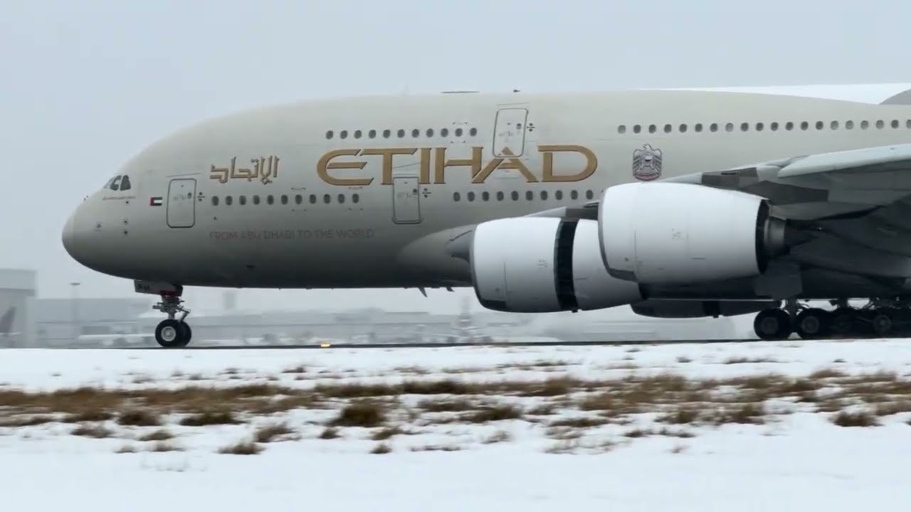 2 A380 back to back Emirates and Etihad. 