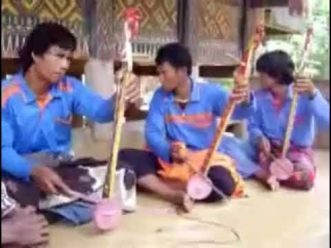 Geso'-geso' salah satu alat musik tradisional dari Tana Toraja yang