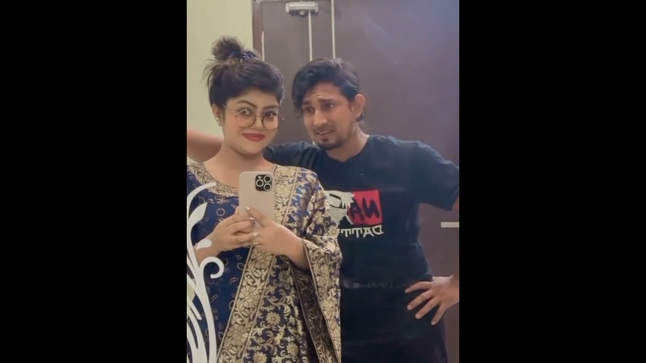Mani meraj ने Actress Vannu the Great के प्यार में गाना गा कर मचाया भौकाल | 24 Bharat Live