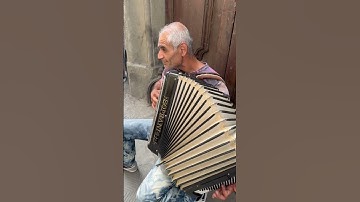 Solo street accordion player in Florence, Italy #shorts #accordionplayer
