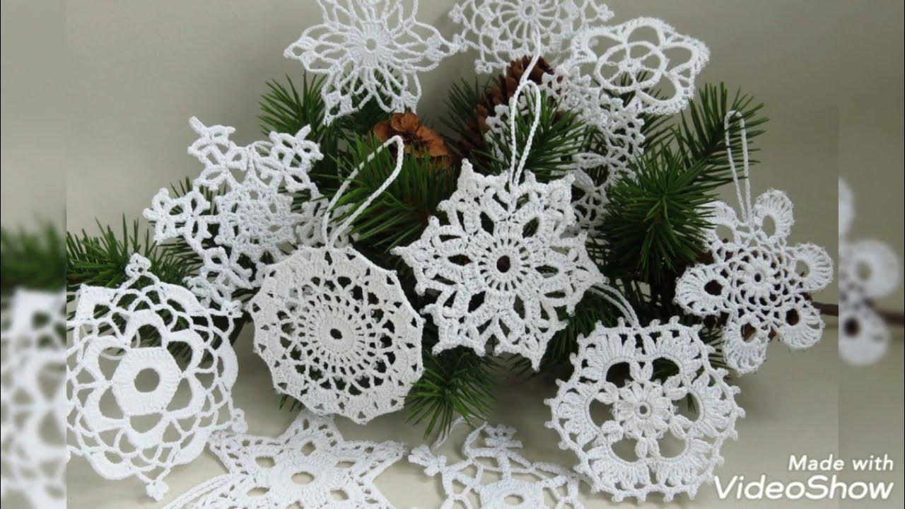 вязаные елочные украшения крючком. новогодние украшения из вязаных салфеток. елочные украшения крючком. вязаный новогодний декор. новогодние игрушки на елку крючком.