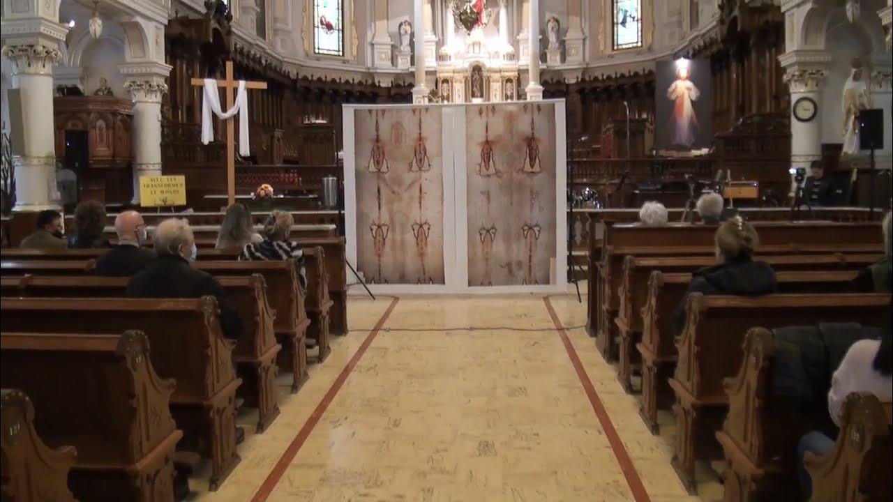 Reproduction du SaintSuaire du Christ et présentation à l'église Ste