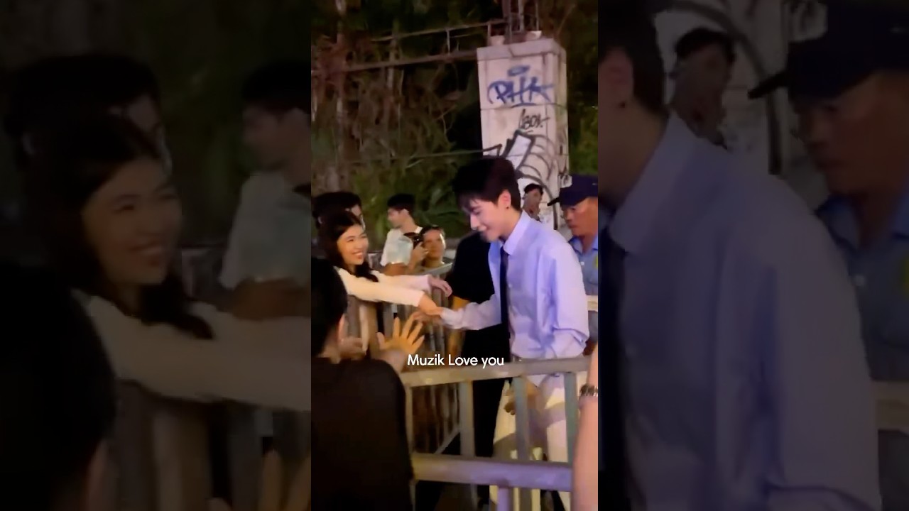 goinbet cassino Cởi áo khoác, nhìn outfit giống nhân viên công sở tan ca quá nè! quanghungmasterd quanghung