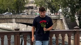 I OFFER A ROSE TO STRANGERS IN THE STREET !