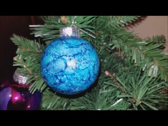DIY Faux Stained Glass Present Ornament - Crafterward