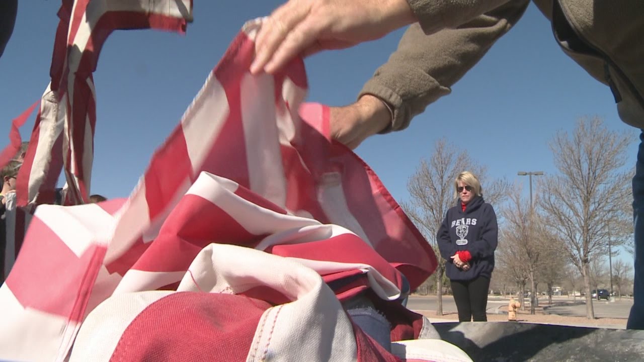 New Mexico veterans retire American flags