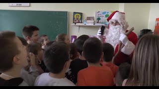 TV Telemark - URUČENI PAKETIĆI U OSNOVNOJ ŠKOLI U ŠLJIVOVICI 31 12 2021