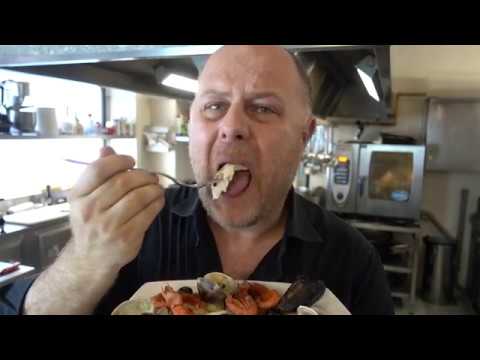 Video: Cucinare L'orata Al Sale Con Salsa Di Mandorle
