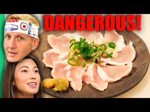 Video: Wo Man Rohen Hühnersashimi (oder Torisashi) In Tokyo, Japan Isst
