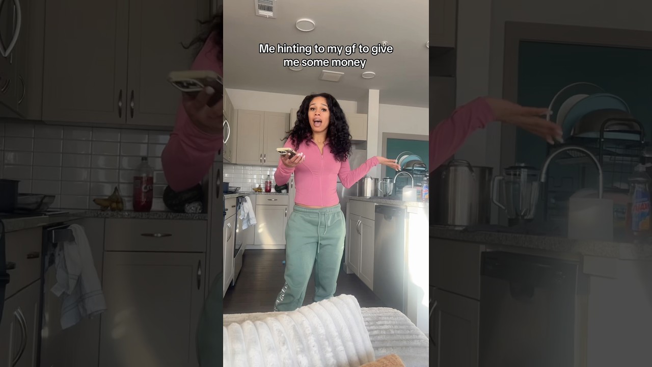 Она игнорирует намек 😩 