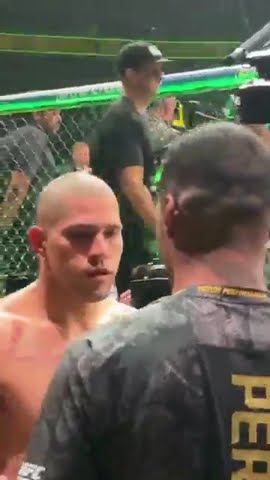 JAN BLACHOWICZ STARES DOWN ALEX PEREIRA DURING HIS UFC 303 WALKOUT 😲😱😡