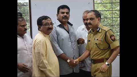 Raju Shetty with Police