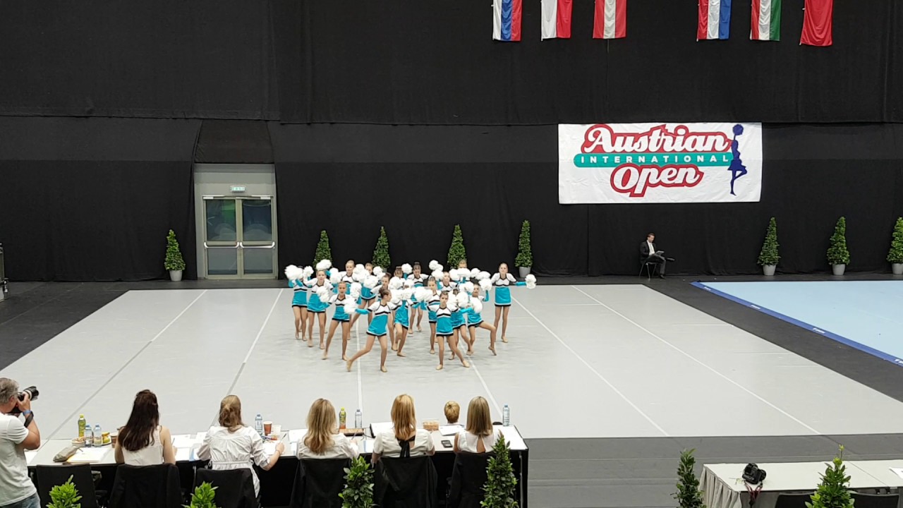 Cheerleading klub Noa - Magic pompon