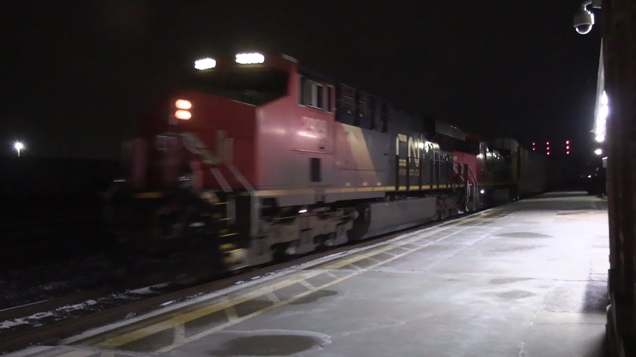 CN E276 Autorack Train CN 2929 & IC 2720 Locomotives Sarnia Ontario ...