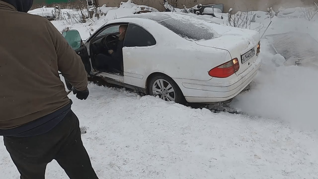Мерседес кидает в колее Мерседес кидает в колее