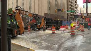 Water line break in downtown Indianapolis causes road closures
