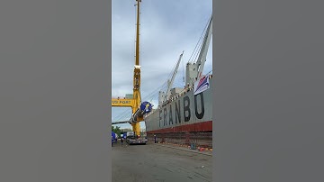 Lifting project cargo package onto vessel at Lotus port