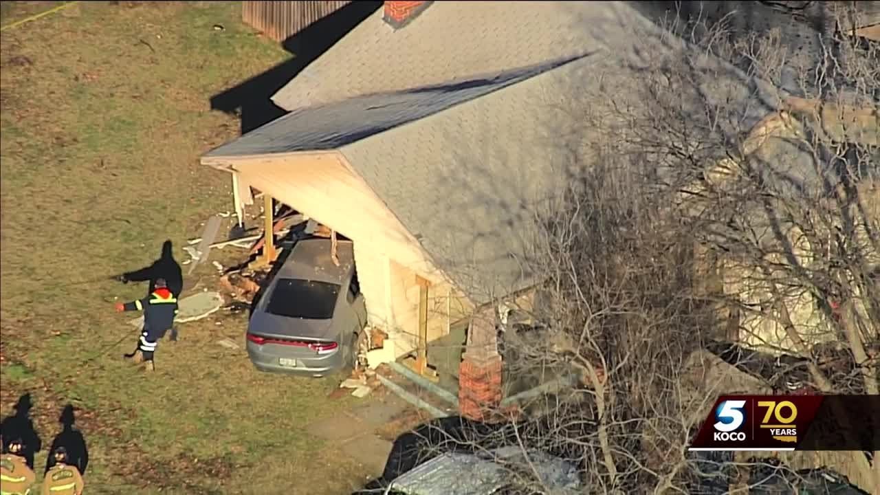 2 in custody after car crashes into northwest Oklahoma City home during ...