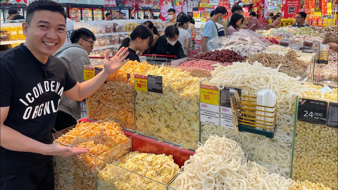 Đông Nghẹt SIÊU THỊ TẾT SAIGON Bà Con Mua Bánh Mứt, Hạt Dẻ, Điều, Kiệu Kịp Về Quê 