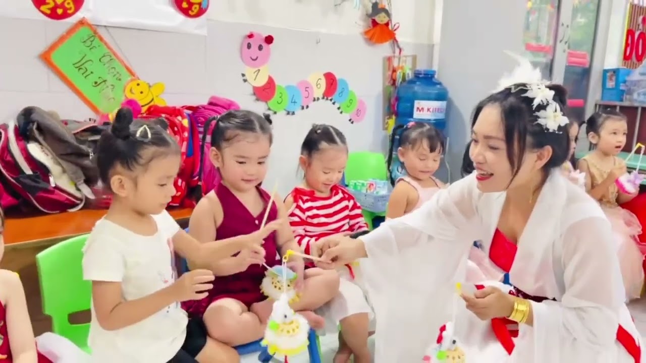 Chú Cuội Chị Hằng vui Trung thu cùng các bé trường mầm non Táo Đỏ q12 