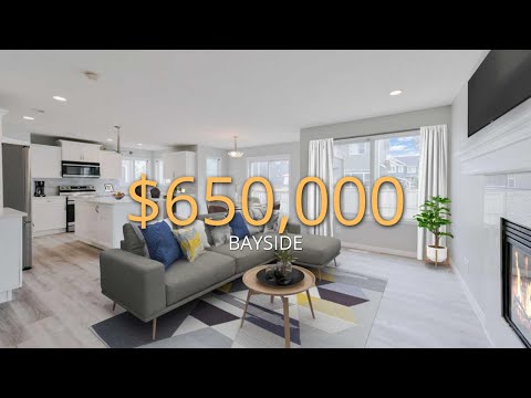 वीडियो: हाल ही में उन्नत आधुनिक घर में समकालीन Bayside लिविंग