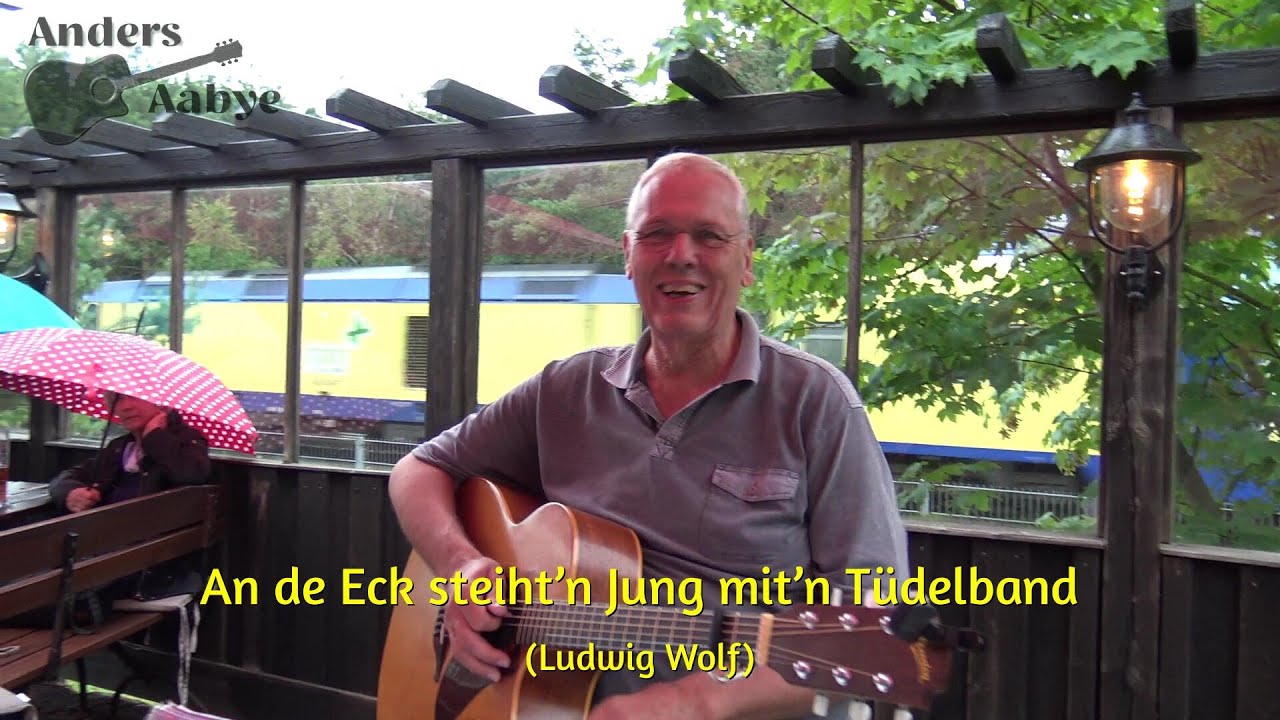 An Der Eck Steht Nen Jung Mit N Tüddelband An de Eck steiht’n Jung mit’n Tüdelband (Ludwig Wolf) - YouTube