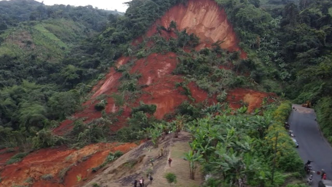 UNE AUTRE DÉPOUILLE DE LA FALAISE DE DSCHANG - ÉQUINOXE TV