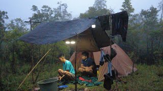 BERMALAM DI TENGAH HUTAN RAWA DAN BERBURU IKAN SAMPAI DISERANG ULAR.. !!