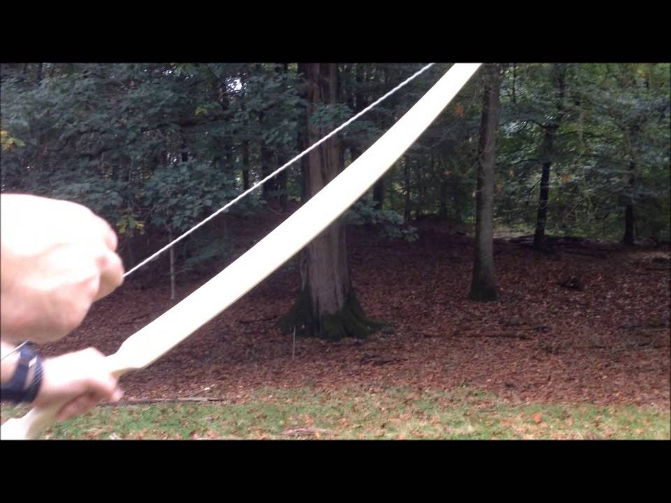 De eerste proef met de eigen gemaakte handboog