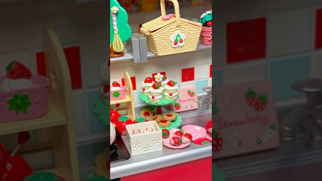 Mini Kitchen - Strawberry Kitchen! 🍓🍃⏲️ #rement #strawberry #minikitchen #cute