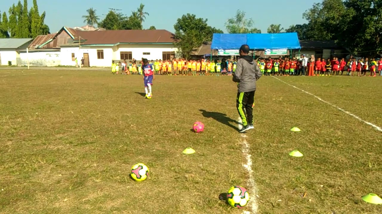 AKSI GILA JUGGLING KAKA RONALDO MESSI [CALON PEMAIN TIMNAS]