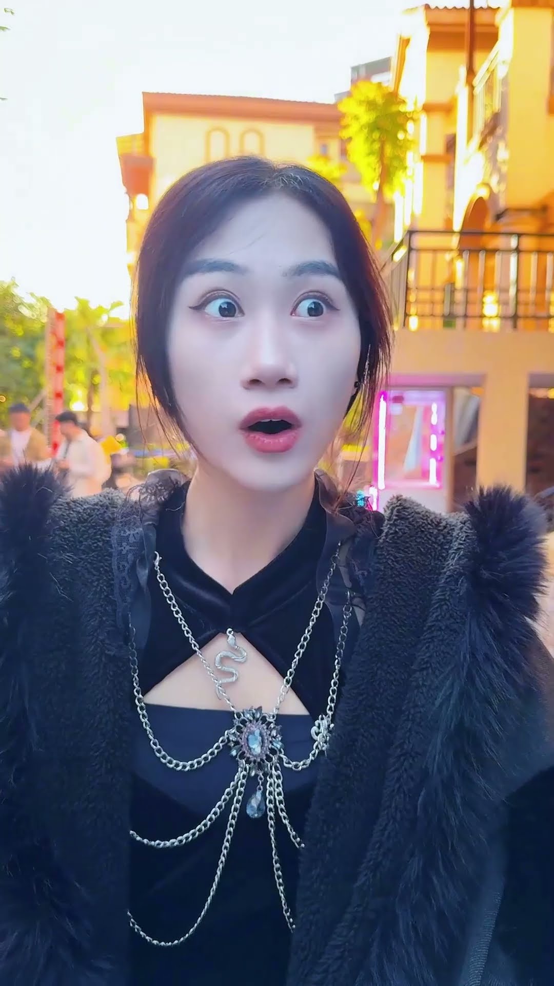白天使喜欢的是黑天使而不是小丑。#天使 #angel #shorts #clown #小丑 #超人不会飞