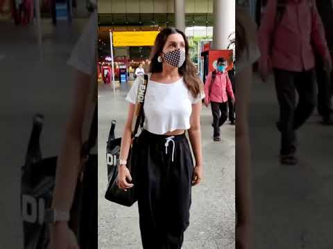 Parineeti Chopra Clicked At Airport Today, Instant Bollywood, Video