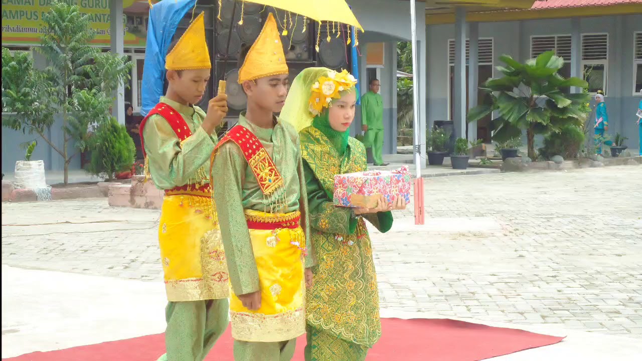 Ayam Den Lapeh dan Bungong Jeumpa// Atraksi Drumband MTsN 9 Kampar