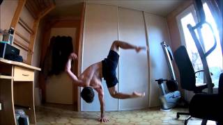 one arm handstand(flag).