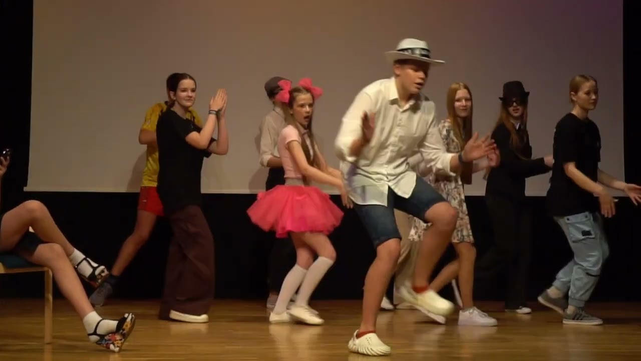 8.a ft. Pharrell Williams - Happy