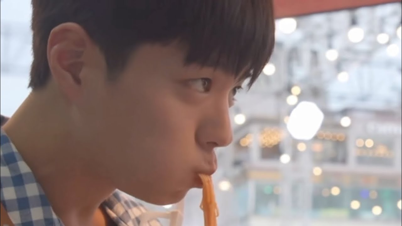 The cutest foodie BoGum in YouthMT