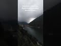 Dağların arasına çöken sis ve bulutların yarattığı büyüleyici manzara. Doğanın kalbinde, gökyüzüne