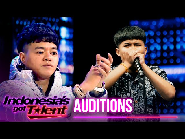 WOW! Rafly a.k.a Hookha, Atlet Beatbox Dapat Standing Ovation - Indonesia's Got Talent 2022 class=