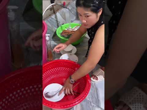 Cô gái xinh đẹp lấy chàng trai khuyết tật chuyển là Việt Nam