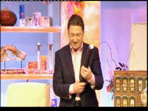 confetti cannons let off by alan titchmarsh.avi