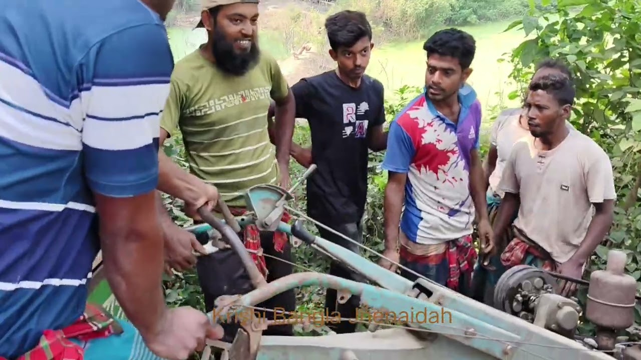 রাস্তায় ভয়াবহ দুর্ঘটনা! ধান বোঝাই টলি গাড়ি উল্টে নিচে।