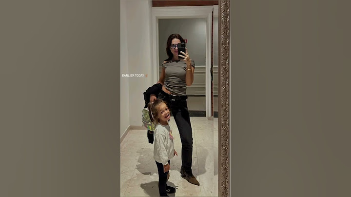 Sara po kënaqet single me vajzen Poj