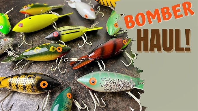 Angler opens box full of vintage lures (RARE) 