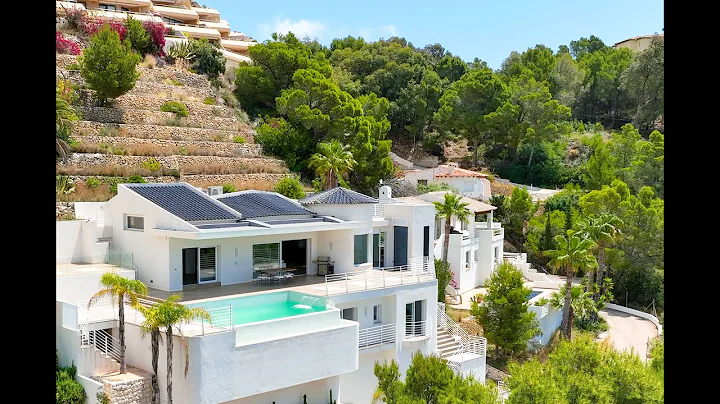 Luxury house with a garden and pool for sale in Altea, on the Costa Blanca, with stunning views