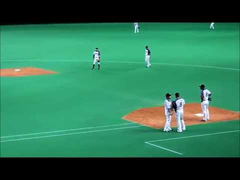小谷野栄一 ＆ 中田翔　小谷野のひざ蹴りが中田に炸裂！　悪ふざけ？　北海道日本ハムファイターズ20141001